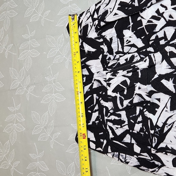 Dynamite Shorts - Picture 5 of 6